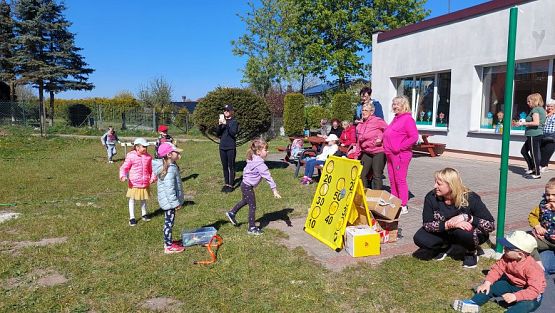 Grafika #27: 10.05.2023 Fotorelacja z zabaw sportowych z Seniorami