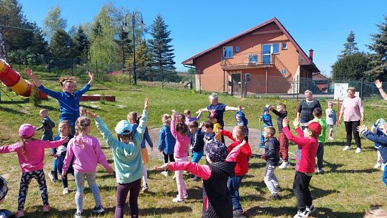 Grafika #72: 10.05.2023 Fotorelacja z zabaw sportowych z Seniorami