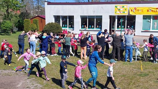 Grafika #84: 10.05.2023 Fotorelacja z zabaw sportowych z Seniorami