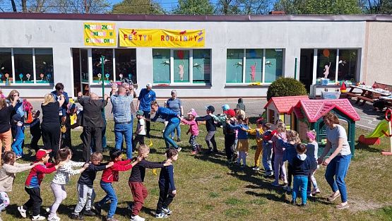 Grafika #87: 10.05.2023 Fotorelacja z zabaw sportowych z Seniorami