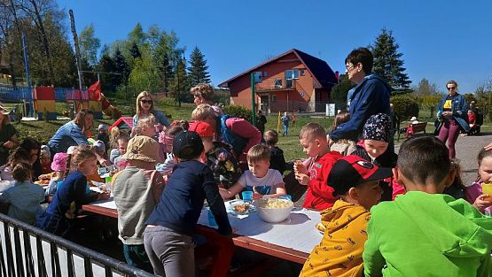 Grafika #95: 10.05.2023 Fotorelacja z zabaw sportowych z Seniorami