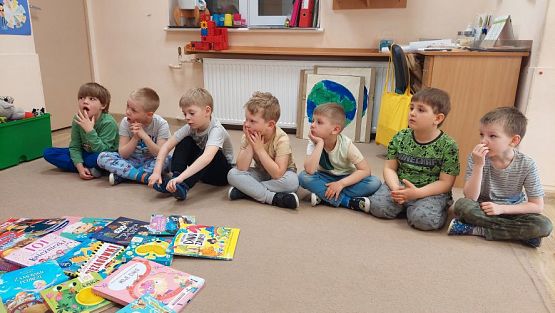 Grafika #6: 24.04.2023 Światowy Dzień Książki - spotkanie z Panią bibliotekarką