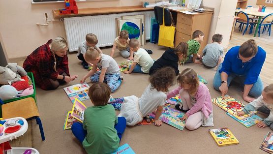 Grafika #14: 24.04.2023 Światowy Dzień Książki - spotkanie z Panią bibliotekarką