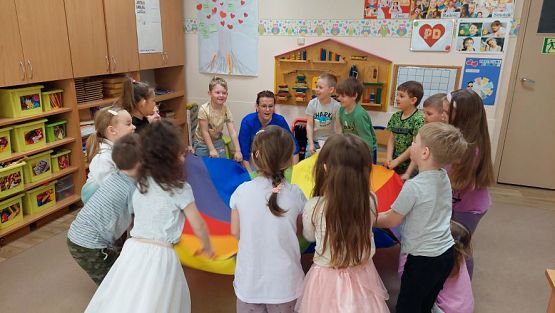 Grafika #24: 24.04.2023 Światowy Dzień Książki - spotkanie z Panią bibliotekarką