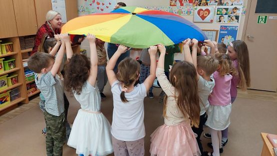 Grafika #25: 24.04.2023 Światowy Dzień Książki - spotkanie z Panią bibliotekarką