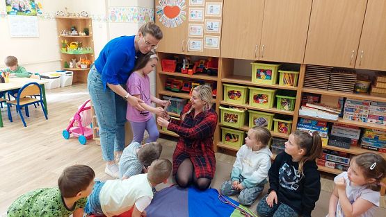 Grafika #28: 24.04.2023 Światowy Dzień Książki - spotkanie z Panią bibliotekarką