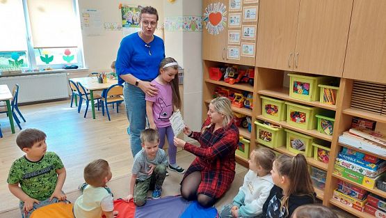 Grafika #29: 24.04.2023 Światowy Dzień Książki - spotkanie z Panią bibliotekarką