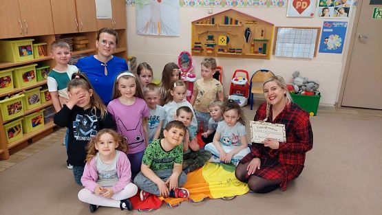 Grafika #30: 24.04.2023 Światowy Dzień Książki - spotkanie z Panią bibliotekarką