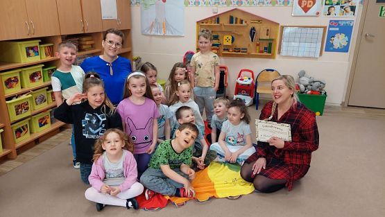 Grafika #32: 24.04.2023 Światowy Dzień Książki - spotkanie z Panią bibliotekarką