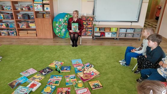 Grafika #34: 24.04.2023 Światowy Dzień Książki - spotkanie z Panią bibliotekarką