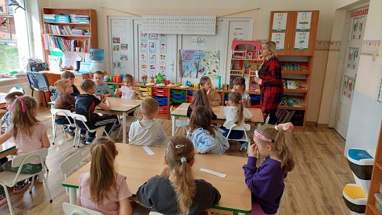 Grafika #50: 24.04.2023 Światowy Dzień Książki - spotkanie z Panią bibliotekarką