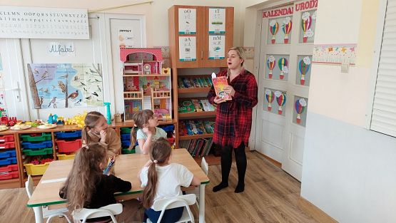 Grafika #52: 24.04.2023 Światowy Dzień Książki - spotkanie z Panią bibliotekarką