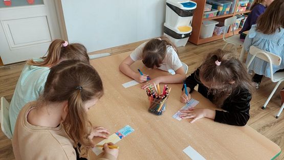 Grafika #57: 24.04.2023 Światowy Dzień Książki - spotkanie z Panią bibliotekarką