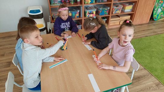 Grafika #58: 24.04.2023 Światowy Dzień Książki - spotkanie z Panią bibliotekarką