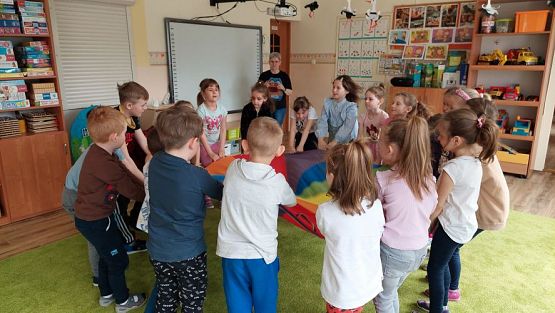 Grafika #71: 24.04.2023 Światowy Dzień Książki - spotkanie z Panią bibliotekarką