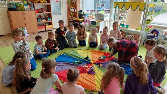 Grafika #81: 24.04.2023 Światowy Dzień Książki - spotkanie z Panią bibliotekarką