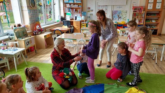 Grafika #83: 24.04.2023 Światowy Dzień Książki - spotkanie z Panią bibliotekarką