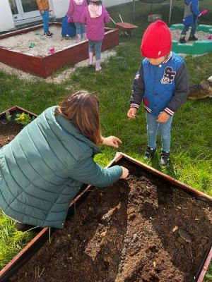 Grafika #17: 19.04.2023 Wiosenny ogródek