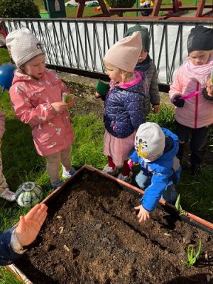 Grafika #34: 19.04.2023 Wiosenny ogródek