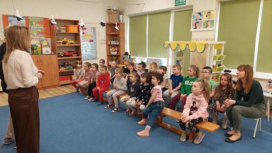 Grafika #0: 11.04.2023 Spotkanie z Panią Magdaleną Kubiak autorką legend pomorskich