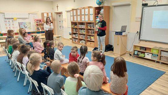 Grafika #4: 11.04.2023 Spotkanie z Panią Magdaleną Kubiak autorką legend pomorskich