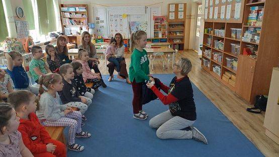 Grafika #7: 11.04.2023 Spotkanie z Panią Magdaleną Kubiak autorką legend pomorskich