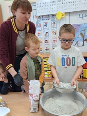 Grafika #1: 04.04.2023 Wielkanocny chlebek - warsztaty piekarnicze w gr. III