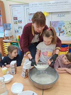 Grafika #3: 04.04.2023 Wielkanocny chlebek - warsztaty piekarnicze w gr. III