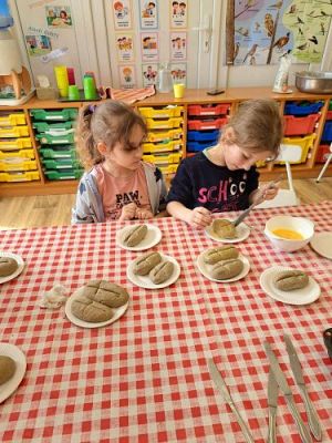 Grafika #5: 04.04.2023 Wielkanocny chlebek - warsztaty piekarnicze w gr. III