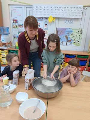 Grafika #20: 04.04.2023 Wielkanocny chlebek - warsztaty piekarnicze w gr. III