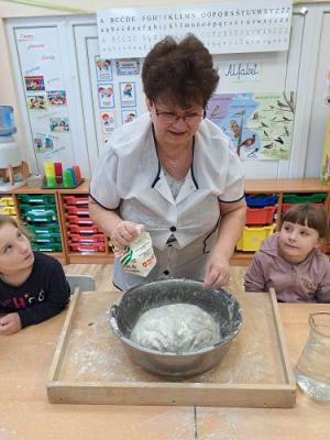 Grafika #33: 04.04.2023 Wielkanocny chlebek - warsztaty piekarnicze w gr. III