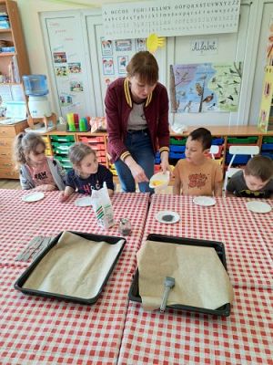 Grafika #35: 04.04.2023 Wielkanocny chlebek - warsztaty piekarnicze w gr. III