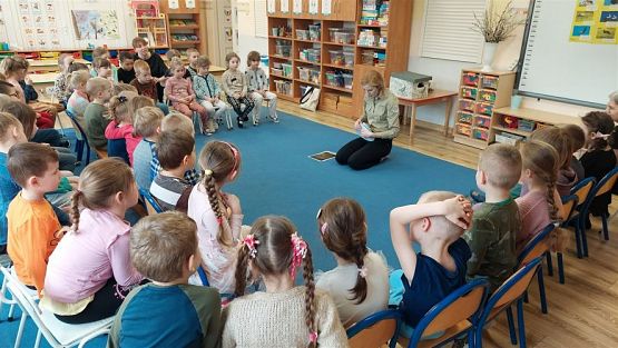 Grafika #1: 14.03.2023 Zajęcia edukacyjno-przyrodnicze z panią ze Słowińskiego Parku Narodowego