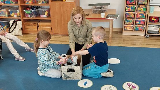 Grafika #18: 14.03.2023 Zajęcia edukacyjno-przyrodnicze z panią ze Słowińskiego Parku Narodowego