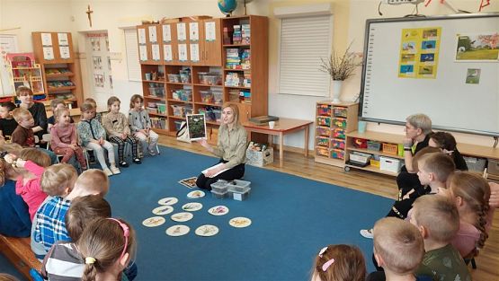 Grafika #25: 14.03.2023 Zajęcia edukacyjno-przyrodnicze z panią ze Słowińskiego Parku Narodowego