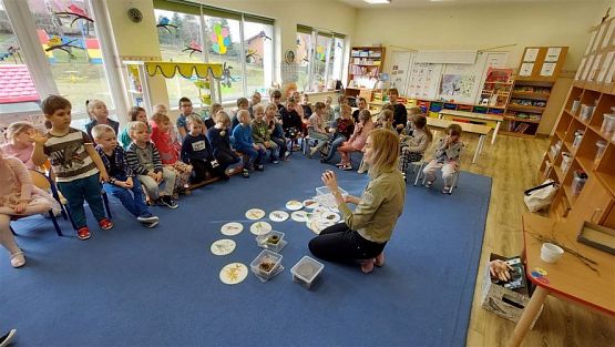 Grafika #35: 14.03.2023 Zajęcia edukacyjno-przyrodnicze z panią ze Słowińskiego Parku Narodowego