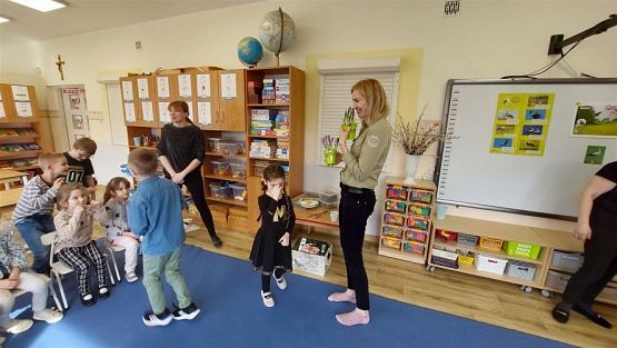 Grafika #42: 14.03.2023 Zajęcia edukacyjno-przyrodnicze z panią ze Słowińskiego Parku Narodowego