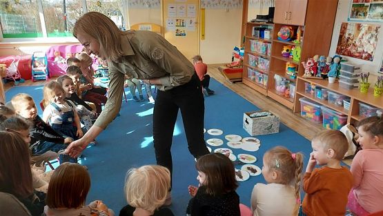 Grafika #64: 14.03.2023 Zajęcia edukacyjno-przyrodnicze z panią ze Słowińskiego Parku Narodowego