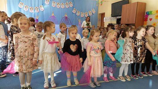 Grafika #17: 08 marca 2023 Dzień Kobiet