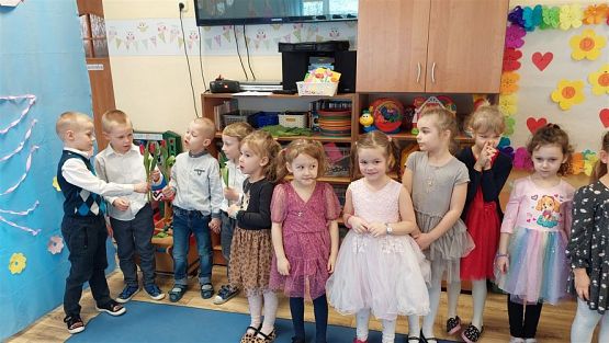 Grafika #24: 08 marca 2023 Dzień Kobiet