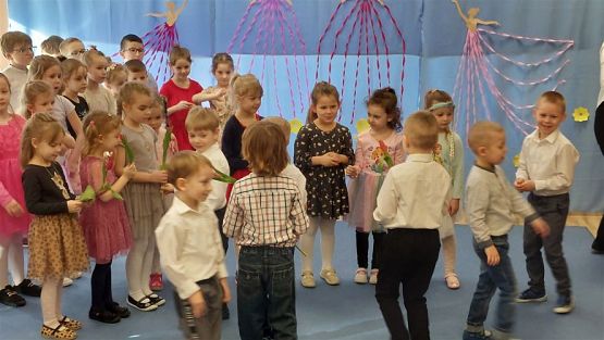 Grafika #33: 08 marca 2023 Dzień Kobiet