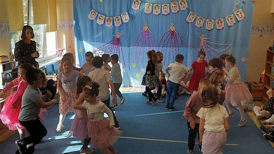 Grafika #48: 08 marca 2023 Dzień Kobiet