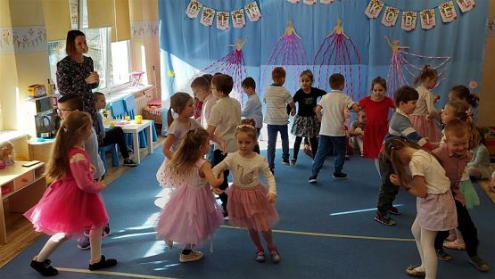 Grafika #49: 08 marca 2023 Dzień Kobiet