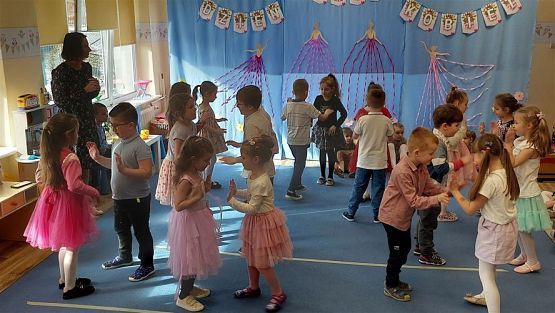 Grafika #50: 08 marca 2023 Dzień Kobiet