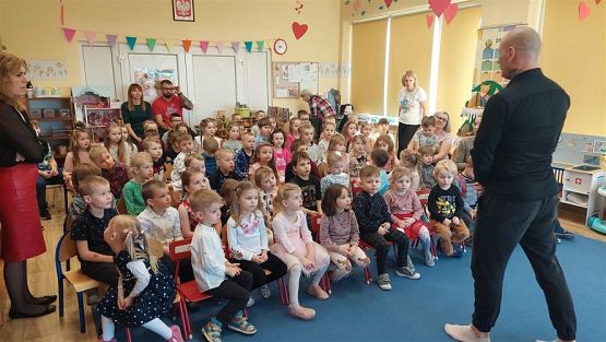 Grafika #1: 28.02.2023 Magia na wesoło - spotkanie z iluzjonistą