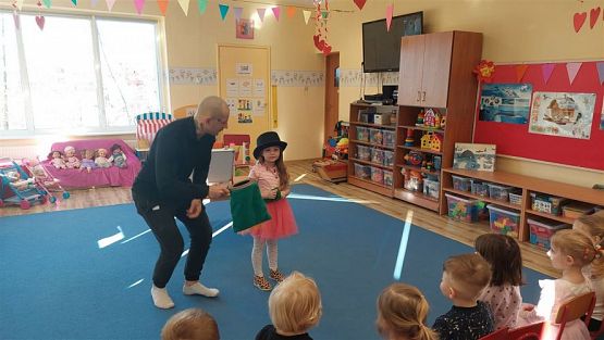 Grafika #4: 28.02.2023 Magia na wesoło - spotkanie z iluzjonistą