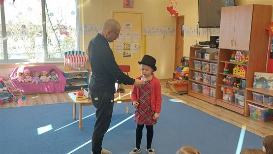 Grafika #27: 28.02.2023 Magia na wesoło - spotkanie z iluzjonistą