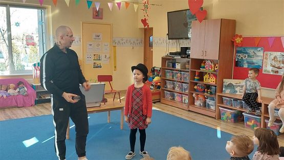 Grafika #28: 28.02.2023 Magia na wesoło - spotkanie z iluzjonistą