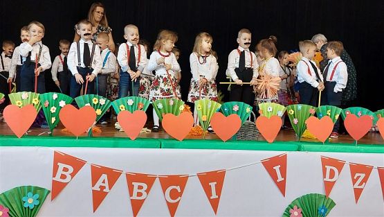 Grafika #48: 21.02.2023 Dzień Babci i Dziadka w GOKiS Wicko cz.I