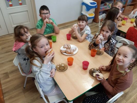 Grafika #1: 16.02.2023 Słodki dzień - Tłusty czwartek - gr II , III